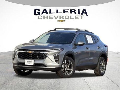 Used 2024 Chevrolet Trax LT w/ LT Convenience Package image 1