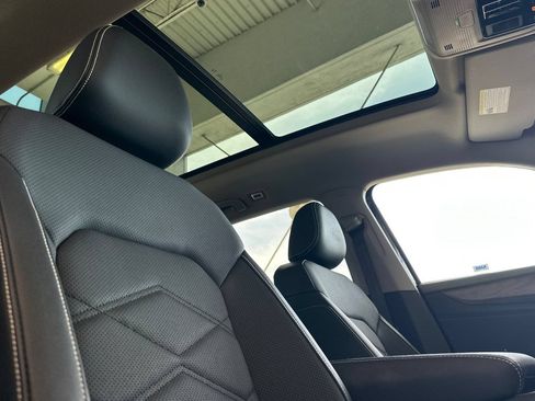Used 2025 Volkswagen Atlas SE w/ Panoramic Sunroof Package FWD image 18