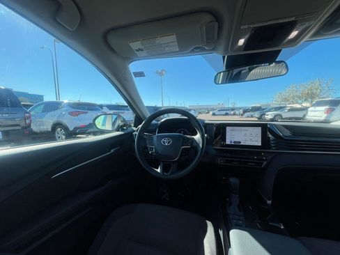 Used 2025 Toyota Camry LE image 34