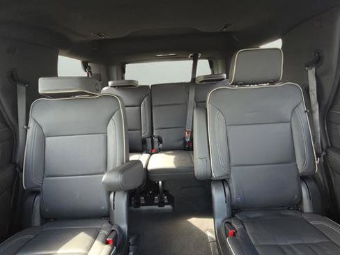 Used 2024 GMC Yukon SLT w/ SLT Premium Package image 34