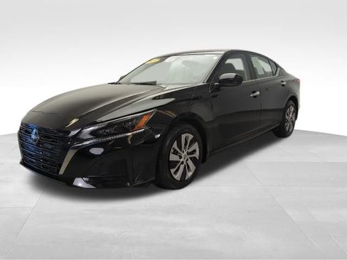 Certified 2023 Nissan Altima 2.5 S image 1