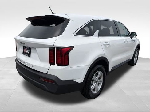 Used 2022 Kia Sorento LX AWD/4WD image 7