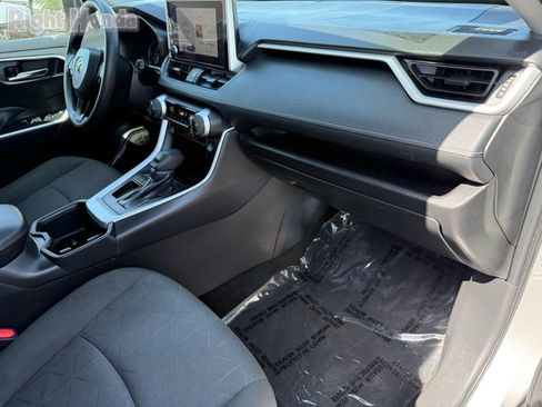 Used 2024 Toyota RAV4 XLE FWD image 30