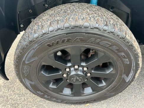 Used 2021 RAM 2500 Big Horn w/ Level 2 Equipment Group AWD/4WD image 3