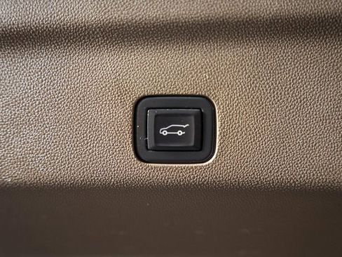 Used 2021 GMC Yukon XL Denali w/ Denali Premium Package image 12