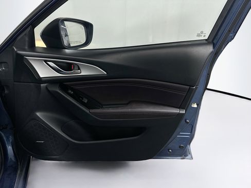 Used 2018 MAZDA MAZDA3 Touring image 32