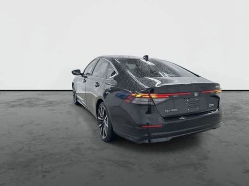 Used 2023 Honda Accord Touring image 2