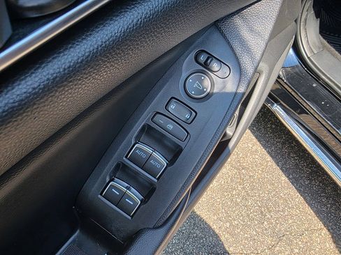 Used 2018 Honda Accord EX image 11
