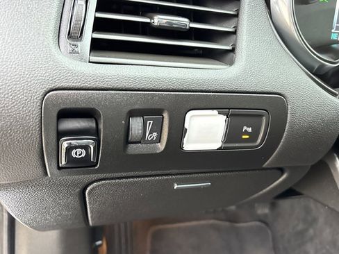 Used 2016 Chevrolet Impala LT w/ Convenience Package image 19