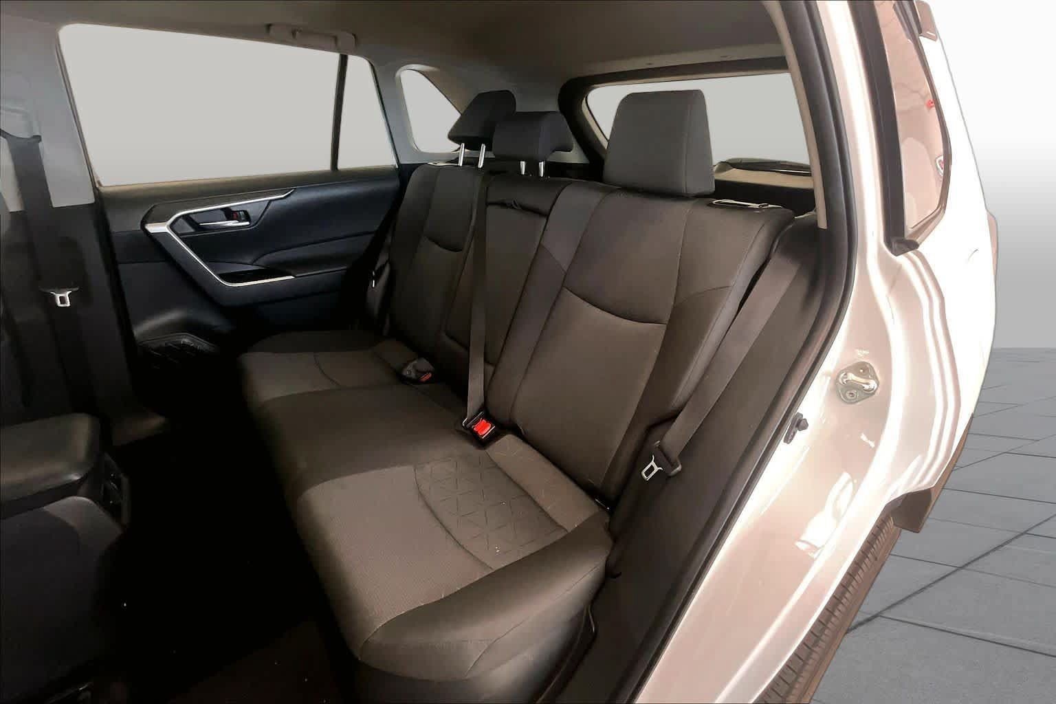 Used 2025 Toyota RAV4 XLE w/ Convenience Package AWD/4WD image 18