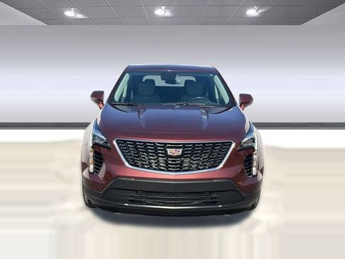 Used 2023 Cadillac XT4 Luxury w/ Cold Weather Package image 6