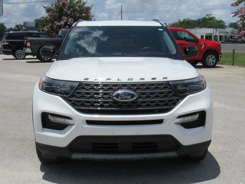 Used 2023 Ford Explorer XLT w/ Equipment Group 202A RWD image 9