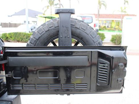 Used 2017 Jeep Wrangler Rubicon w/ Connectivity Group image 34