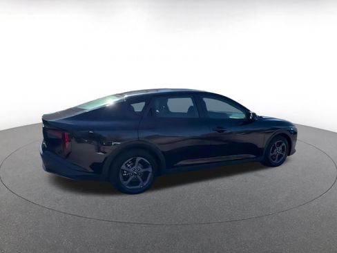 Used 2025 Kia K4 LXS image 11