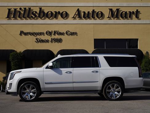Used 2016 Cadillac Escalade ESV Luxury image 3