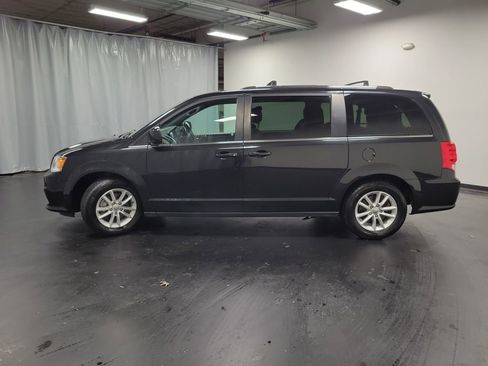 Used 2019 Dodge Grand Caravan SXT image 6
