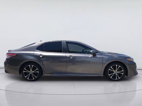 Used 2020 Toyota Camry SE FWD image 6