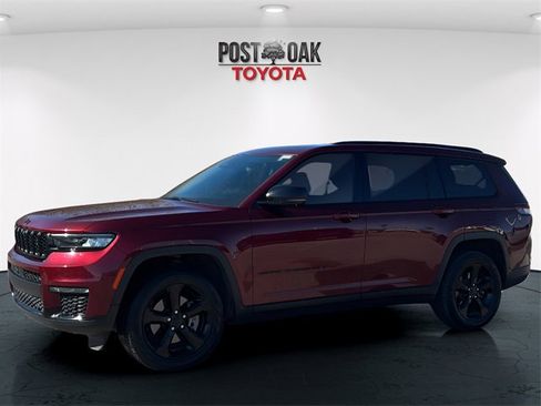 Used 2023 Jeep Grand Cherokee L Limited w/ Luxury Tech Group II image 3