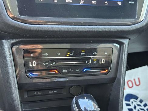 Certified 2022 Volkswagen Tiguan SE w/ Panoramic Sunroof Package image 17