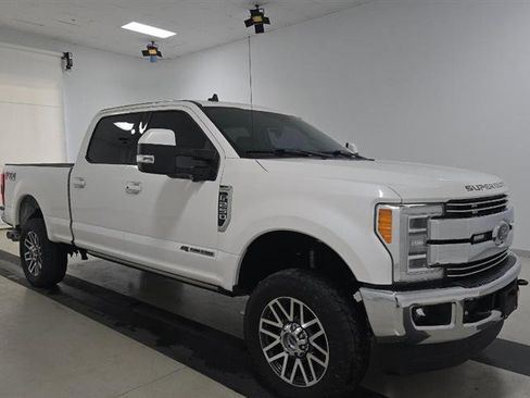 Used 2019 Ford F250 Lariat w/ Lariat Ultimate Package image 3