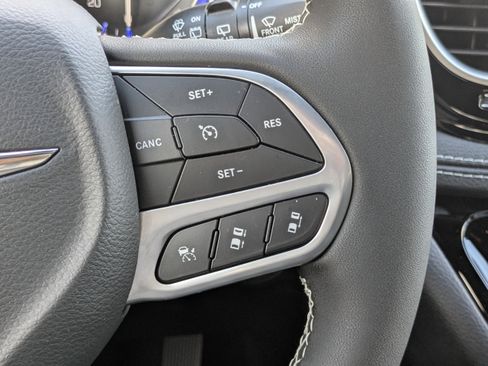 New 2026 Chrysler Pacifica Limited image 26