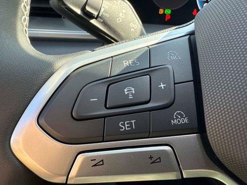 New 2025 Volkswagen Tiguan SE image 28