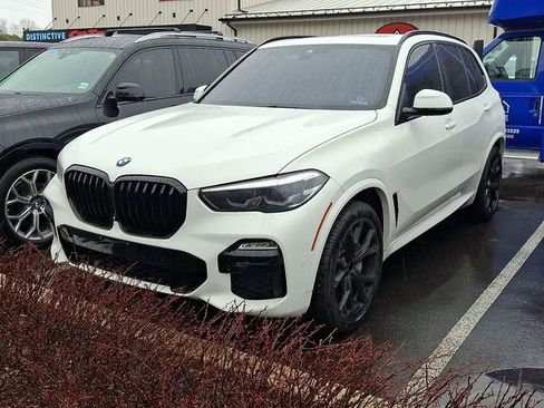 Used 2019 BMW X5 xDrive50i w/ M Sport Package image 3