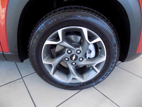 Used 2024 Chevrolet Trax LT w/ Driver Confidence Package FWD image 10