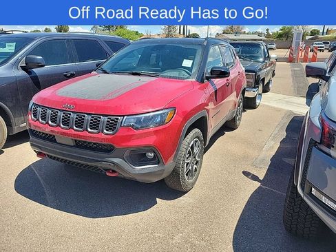 Used 2025 Jeep Compass Trailhawk AWD/4WD image 2