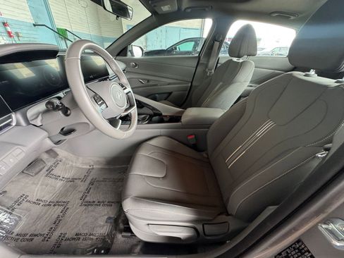 Used 2025 Hyundai Elantra SEL image 25