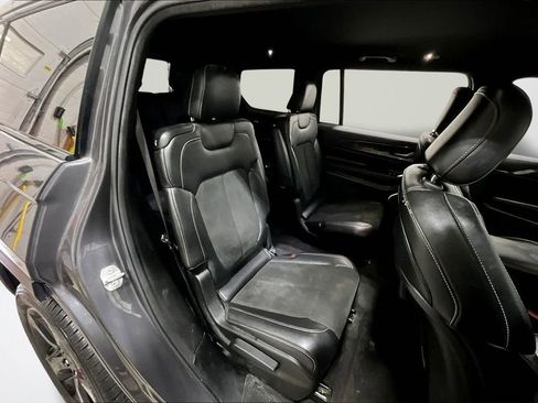 Used 2022 Jeep Grand Cherokee L Laredo image 24