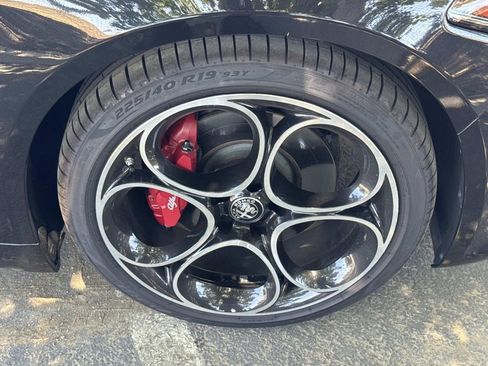 Used 2023 Alfa Romeo Giulia Veloce RWD image 30