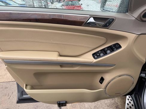 Used 2011 Mercedes-Benz GL 450 4MATIC image 9