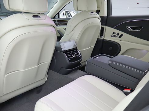 Used 2024 Bentley Flying Spur S V8 image 37