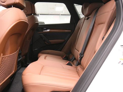 Used 2023 Audi Q5 2.0T Premium w/ Convenience Package AWD/4WD image 21
