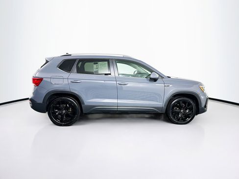 Used 2023 Volkswagen Taos SE w/ Panoramic Sunroof Package image 10