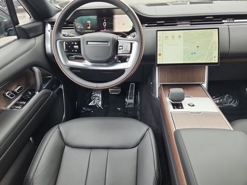 New 2025 Land Rover Range Rover SE image 4