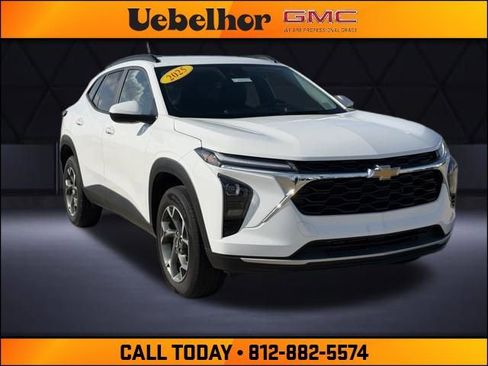 Used 2025 Chevrolet Trax LT w/ Driver Confidence Package image 1