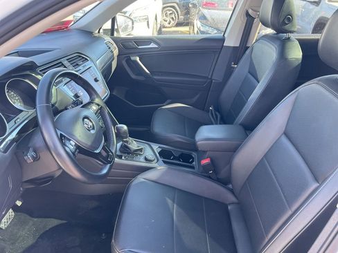Used 2019 Volkswagen Tiguan SE image 4