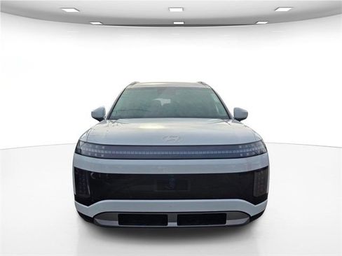 New 2026 Hyundai Ioniq 9 SEL image 2