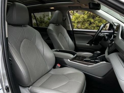 Used 2021 Toyota Highlander Platinum AWD/4WD image 33
