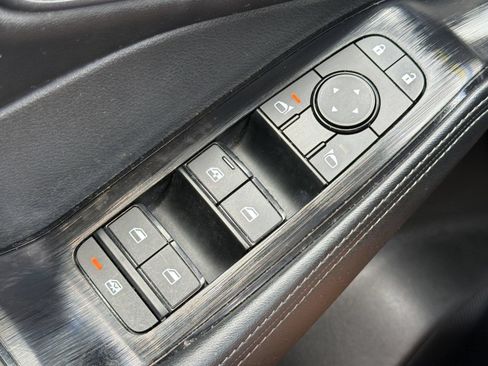 Used 2025 Nissan Rogue SV FWD image 31