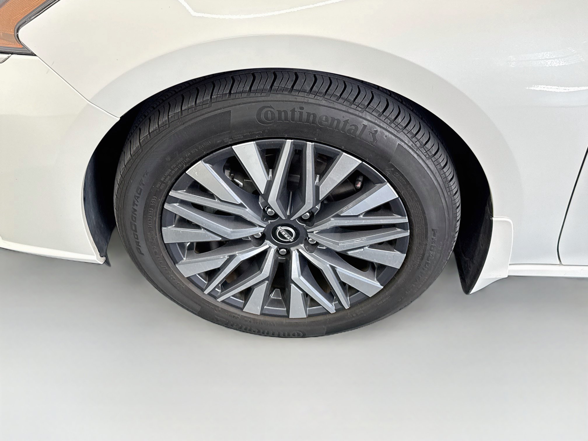 Used 2023 Nissan Altima 2.5 SV FWD image 11