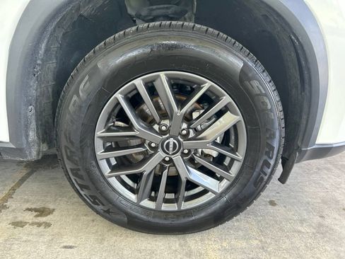 Used 2024 Nissan Rogue S FWD image 18
