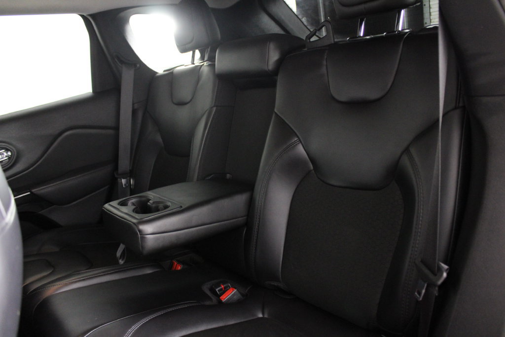 Used 2021 Jeep Cherokee Latitude Plus FWD image 18