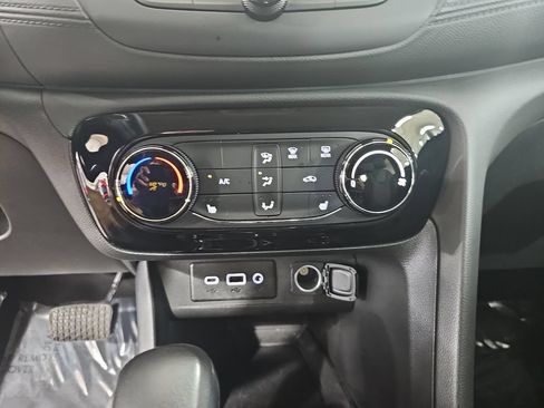 Used 2023 Buick Encore GX Preferred w/ Cold Weather Comfort Package FWD image 25