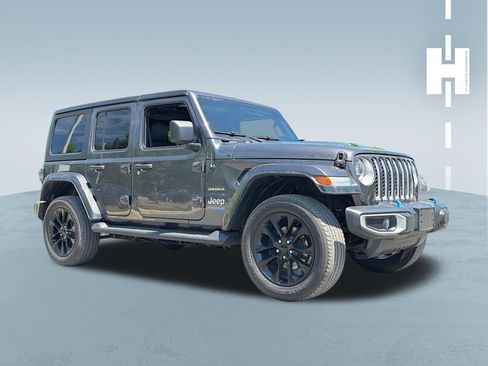 Used 2022 Jeep Wrangler Unlimited Sahara w/ Cold Weather Group AWD/4WD image 1