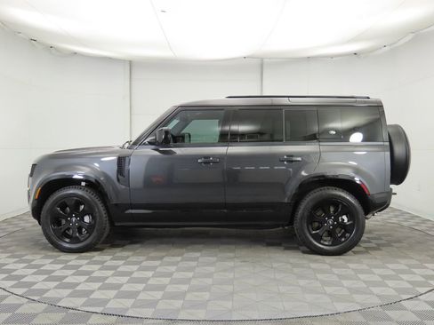 Used 2024 Land Rover Defender 110 X-Dynamic SE image 8