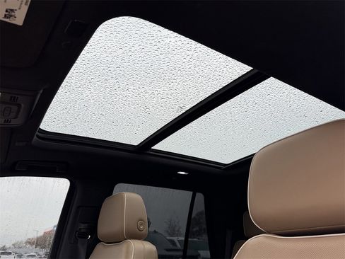 Used 2021 Chevrolet Tahoe Premier w/ Premium Package image 26