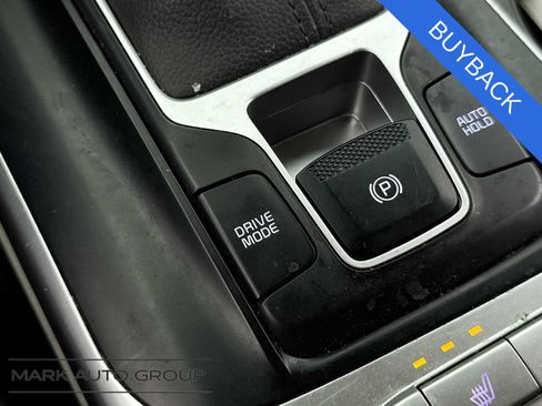 Used 2024 Kia Carnival LX FWD image 7